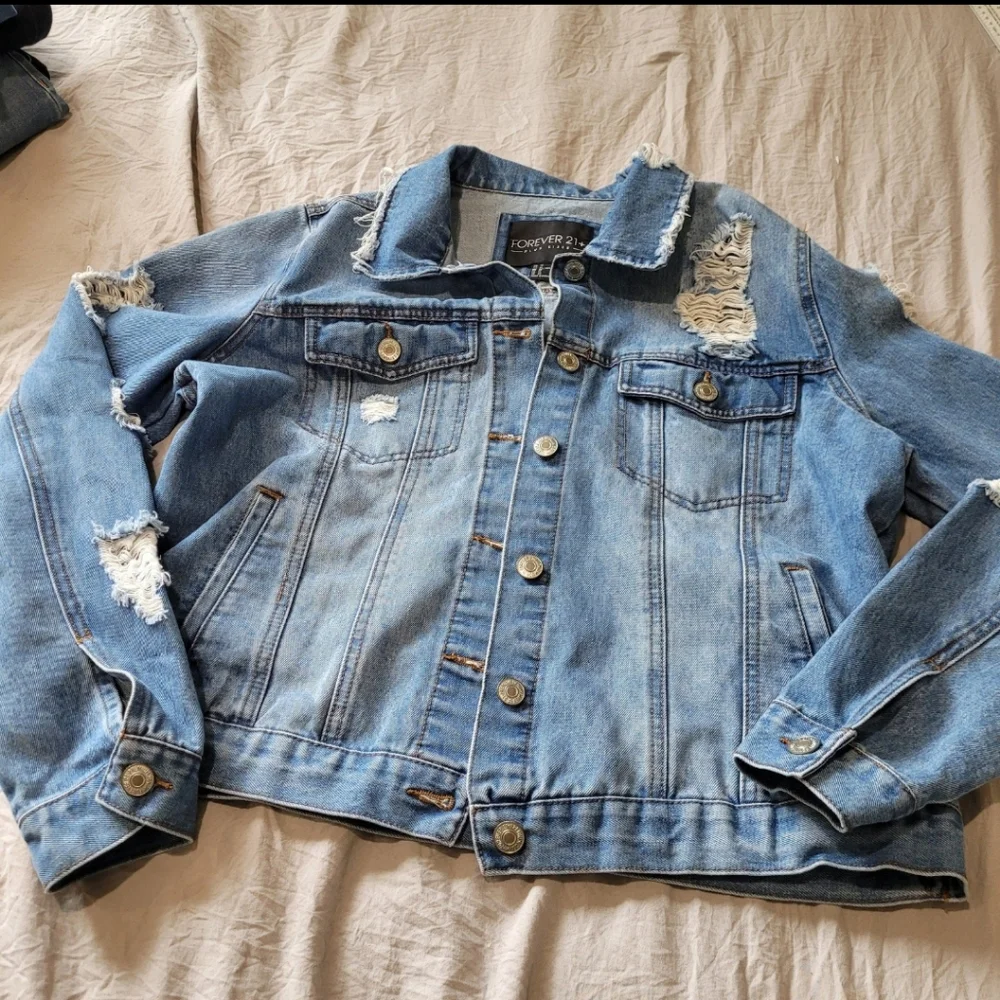 Forever 21 Women SZ 1X Distressed Denim Jacket Boho, festival, casual, pockets - Picture 1 of 6